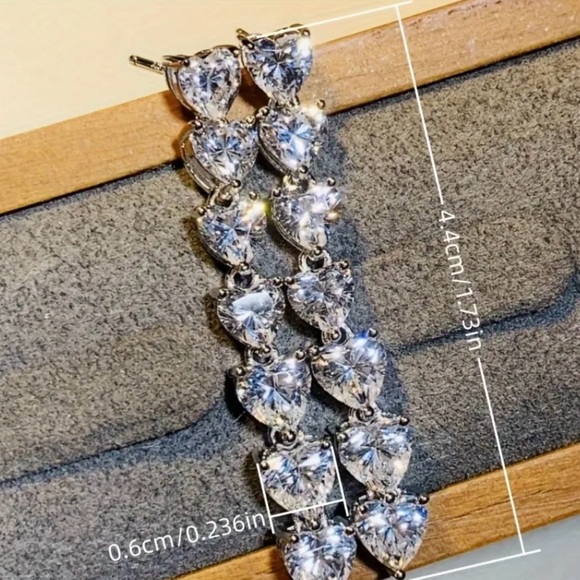 Stunning Hearts, Simulated Diamonds, White Gold Plated, Cubic Zirconia Earrings - Picture 5 of 13